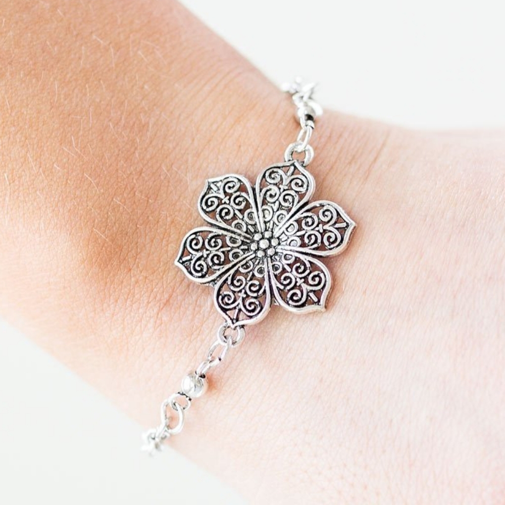 Paparazzi Bermuda Bloom Silver Bracelet